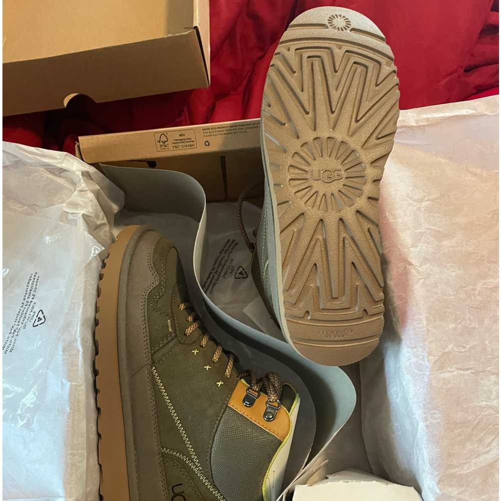 Size 10 women Ugg boots